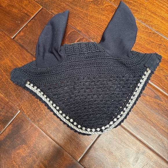 Equine Couture Ear Bonner - Picture 1 of 3